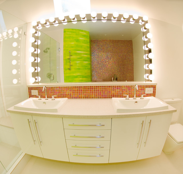 Дизайн ванной комнаты в ярком исполнении